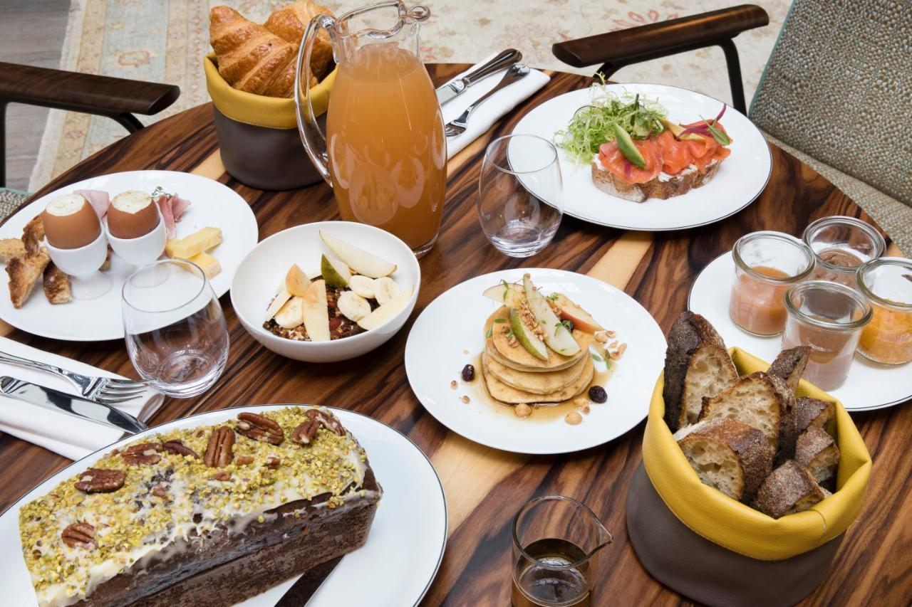Maison Breguet Paris Exterior foto A selection of dishes at the restaurant