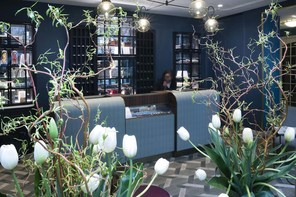 Maison Breguet Paris Exterior foto Reception desk at the library