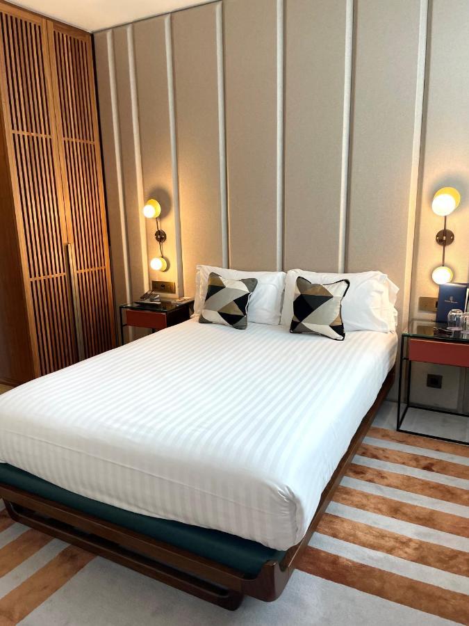 Maison Breguet Paris Exterior foto A bed in a hotel room