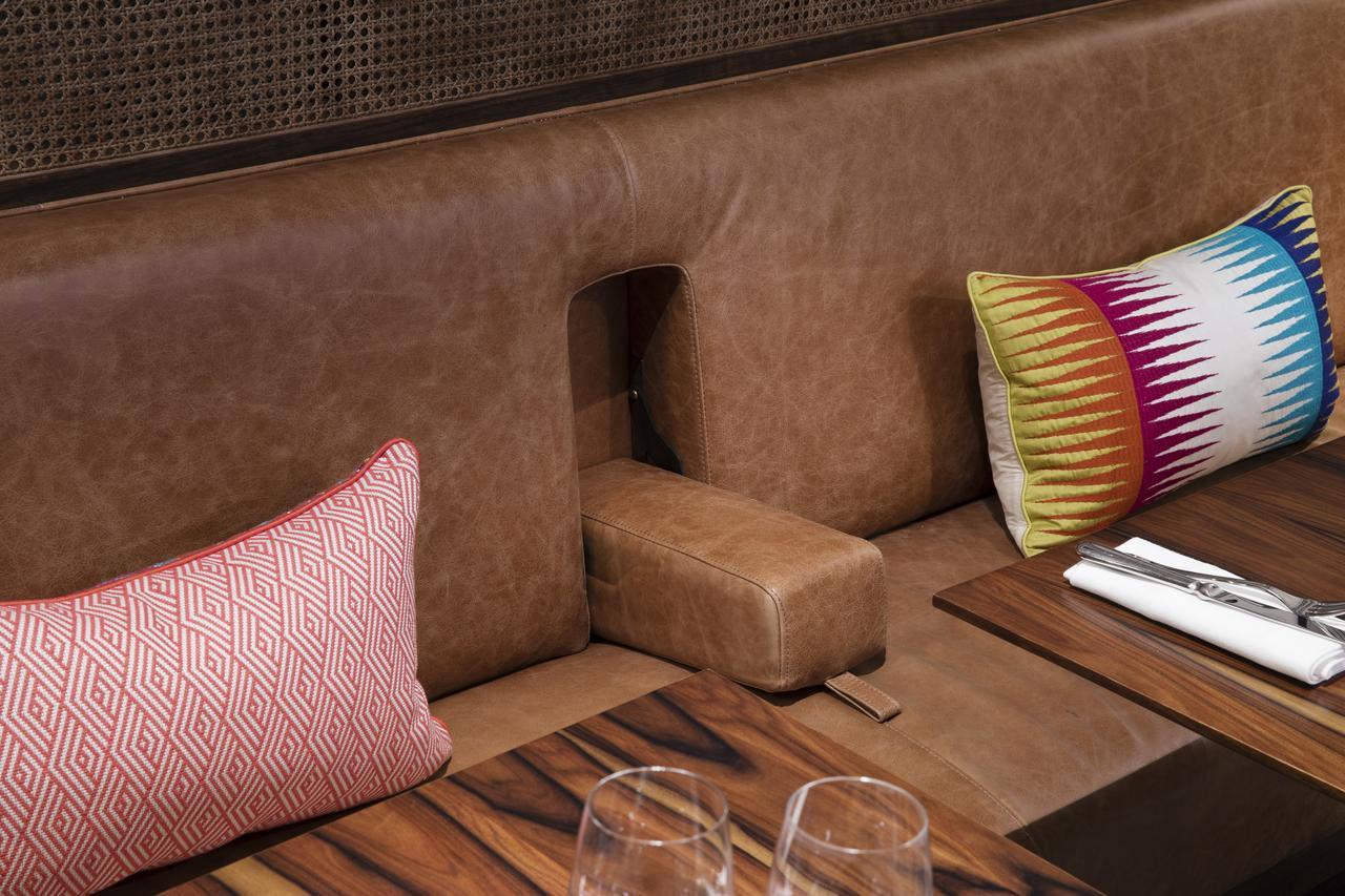 Maison Breguet Paris Exterior foto A leather bench seat