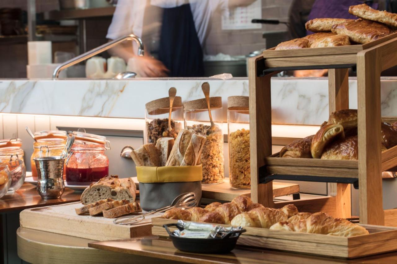 Maison Breguet Paris Exterior foto A breakfast buffet at a hotel